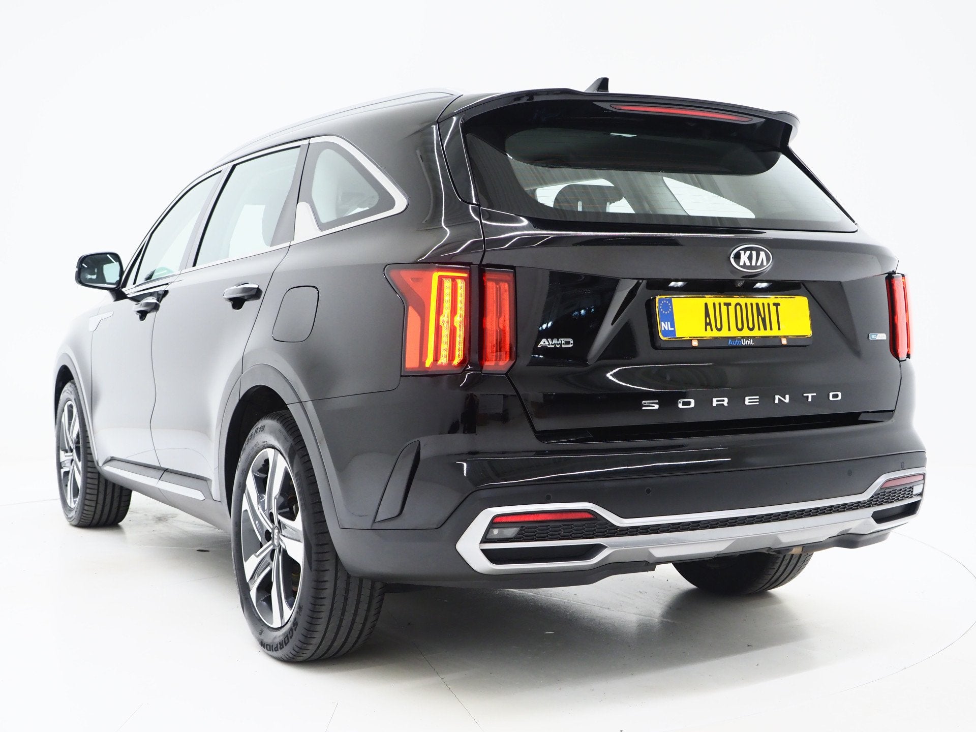 Kia Sorento 1.6 T-GDI Plug-in Hybrid 4WD DynamicLine 7p. | L, Auto's, Dealer onderhouden, Gebruikt, Zwart, 4 cilinders