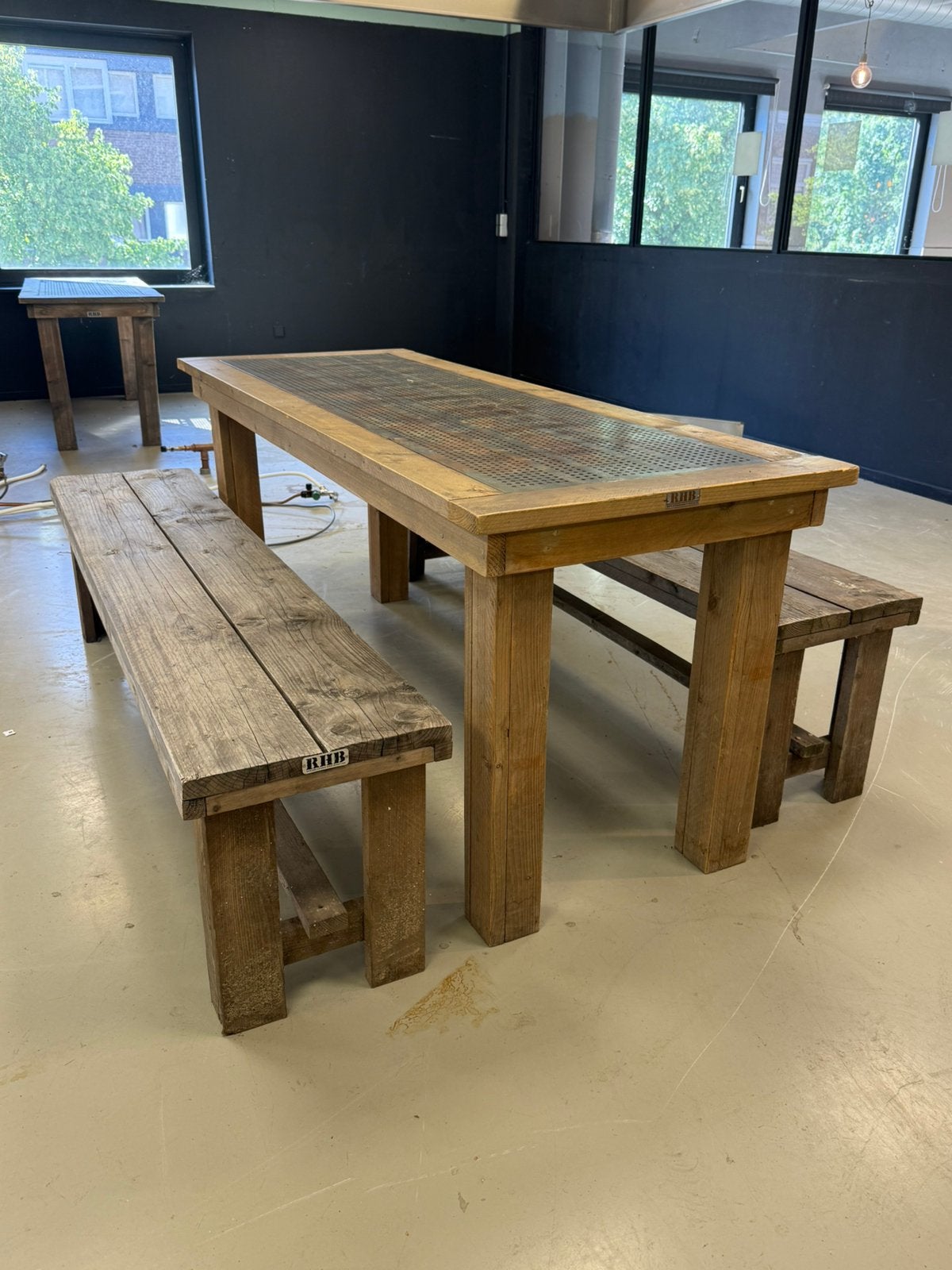 RHB Eettafel met Houten Banken Industrieel Horeca Set, Ophalen