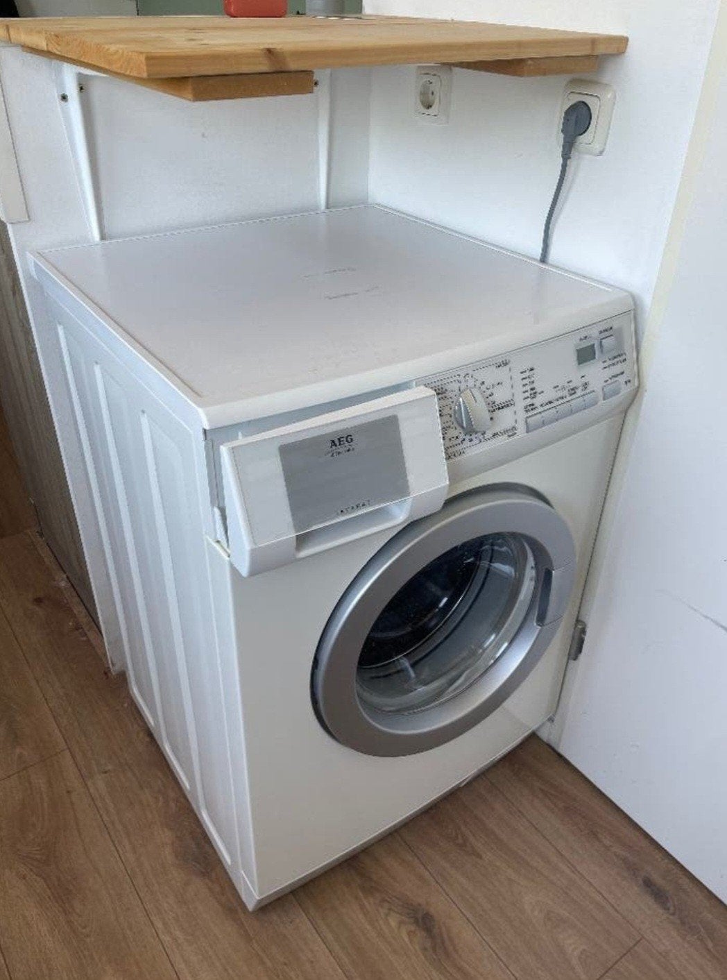 Aeg  7kg  1600  toeren Wasmachine, 6 tot 8 kg, Ophalen, 1600 toeren of meer, 85 tot 90 cm