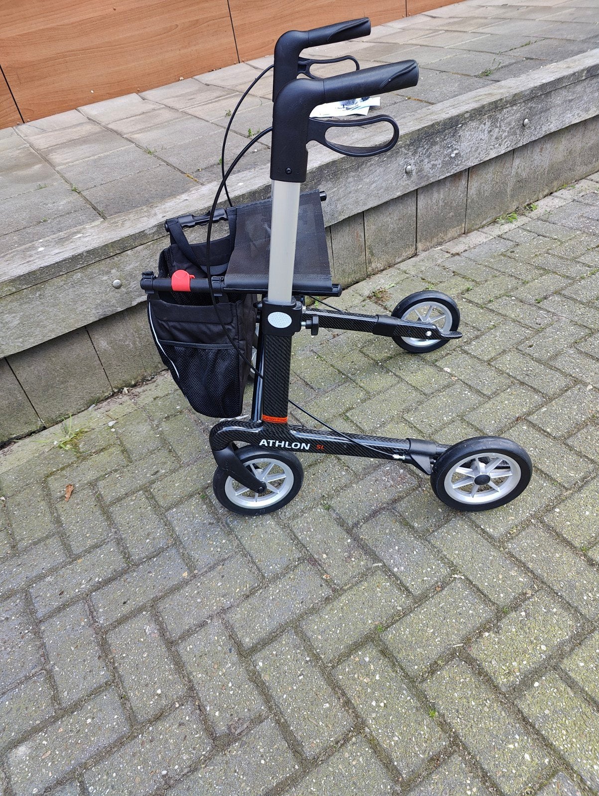 Rehasense Athlon SL rollator van carbon nieuwstaat maat M, Diversen, Rollators, Ophalen of Verzenden