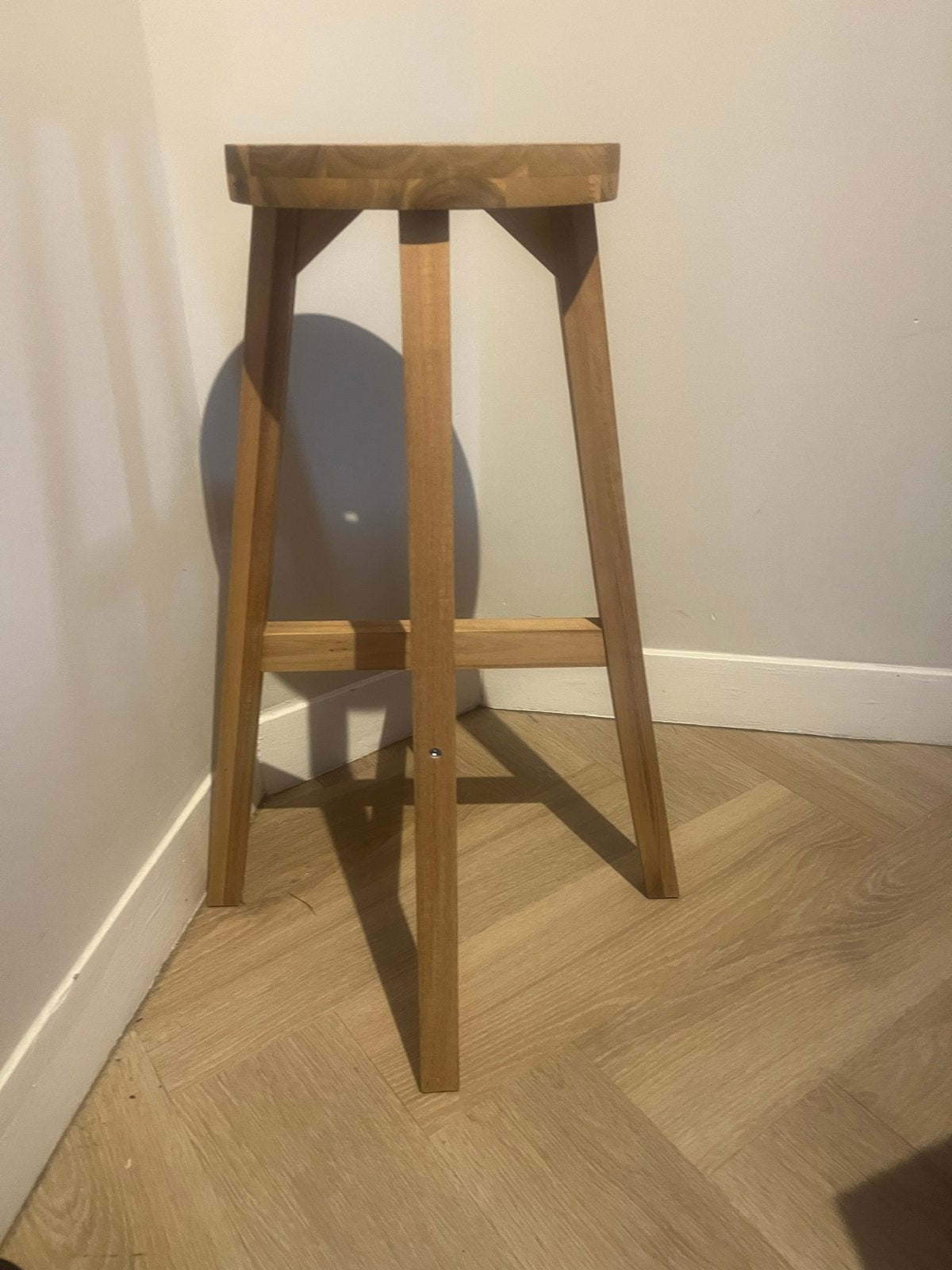 Ikea Skogsta Houten barkruk 2x, Huis en Inrichting, Krukjes, Ophalen, Zo goed als nieuw, Hout