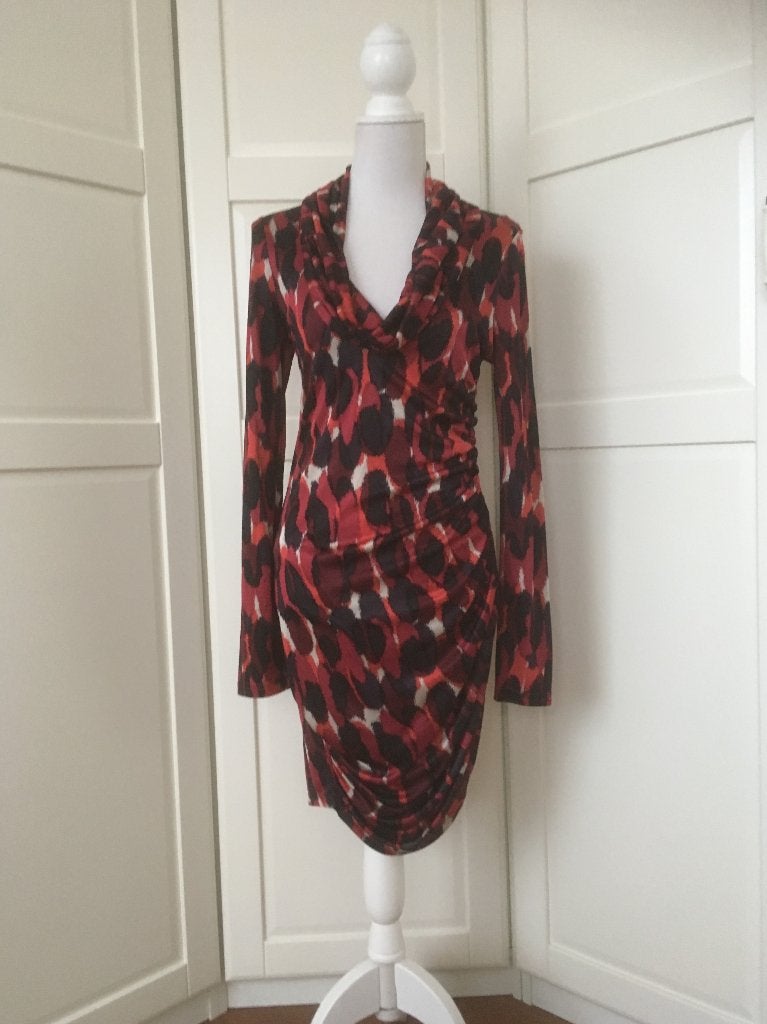 Expresso zgan rode lange mouwen watervalhals jurk, maat S, Kleding | Dames, Expresso, Ophalen of Verzenden, Zo goed als nieuw