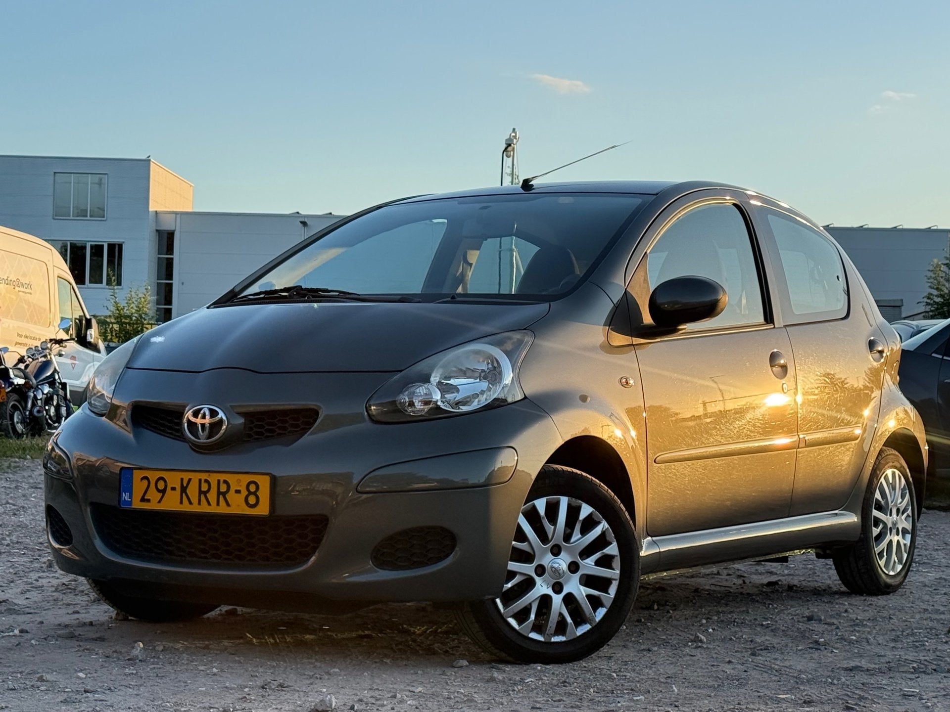 Toyota Aygo 1.0-12V Aspiration Green/ALCANTARA/VELGEN, Voorwielaandrijving, Gebruikt, 4 stoelen, Alcantara