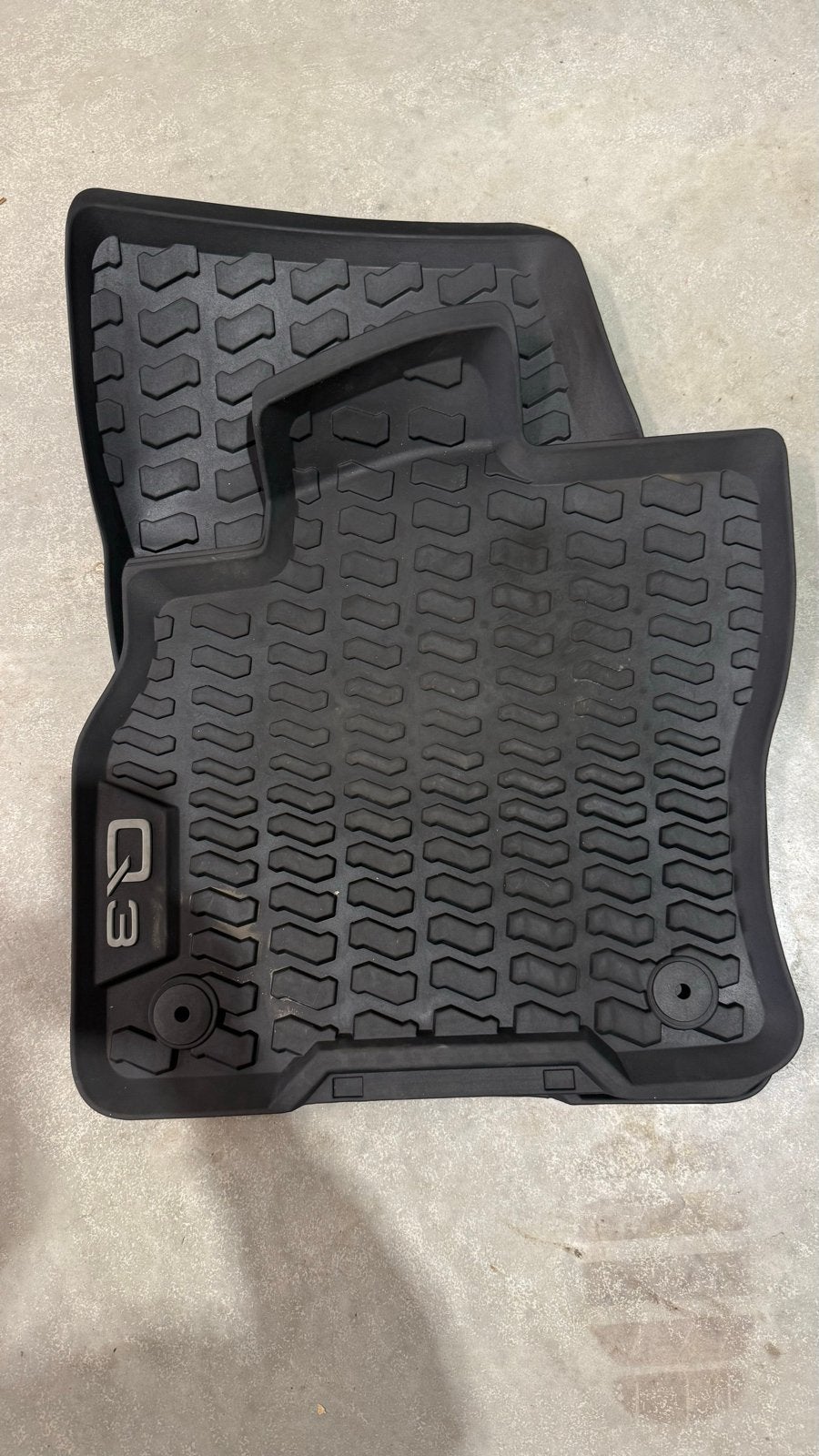 Originele Audi Q3 2022 Rubberen Mattenset (2-delig), Ophalen of Verzenden, Zo goed als nieuw