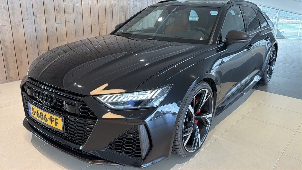 Audi RS6 4.0 TFSI Quattro Carbon/Panorama/Head up (bj 2021), Automaat, Gebruikt, 138 €/maand, Leder