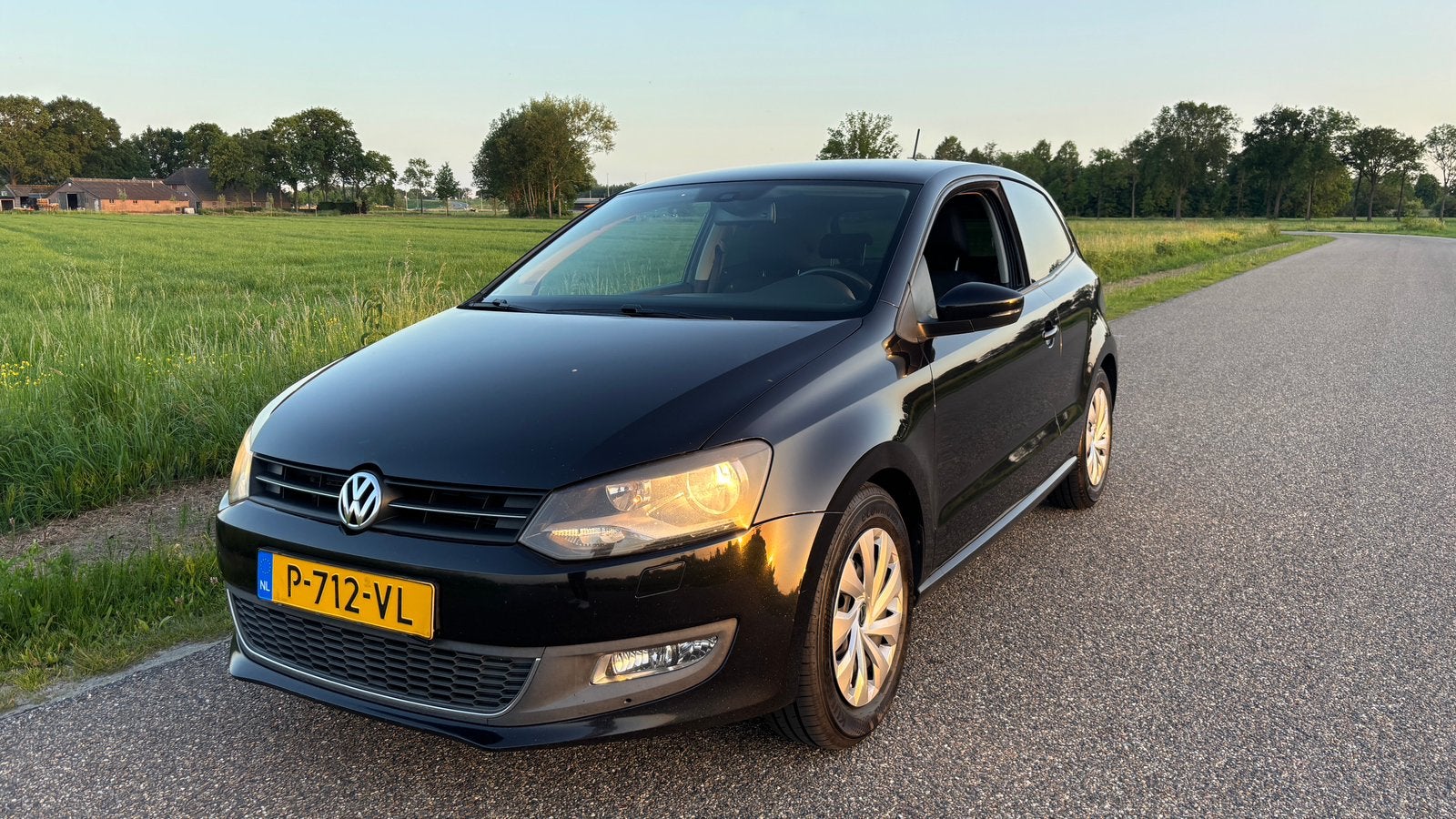 Volkswagen Polo 1.2 TSI Highline Zwart – 105 pk - Lange APK, Auto's, Voorwielaandrijving, 40 €/maand, Zwart, 988 kg