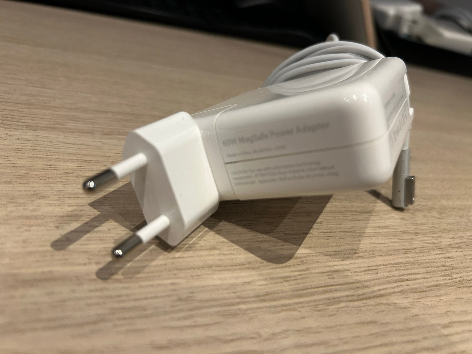 Apple MagSafe Power Adapter 60W Oplader MacBook, Computers en Software, Laptop-opladers, Ophalen of Verzenden, Gebruikt