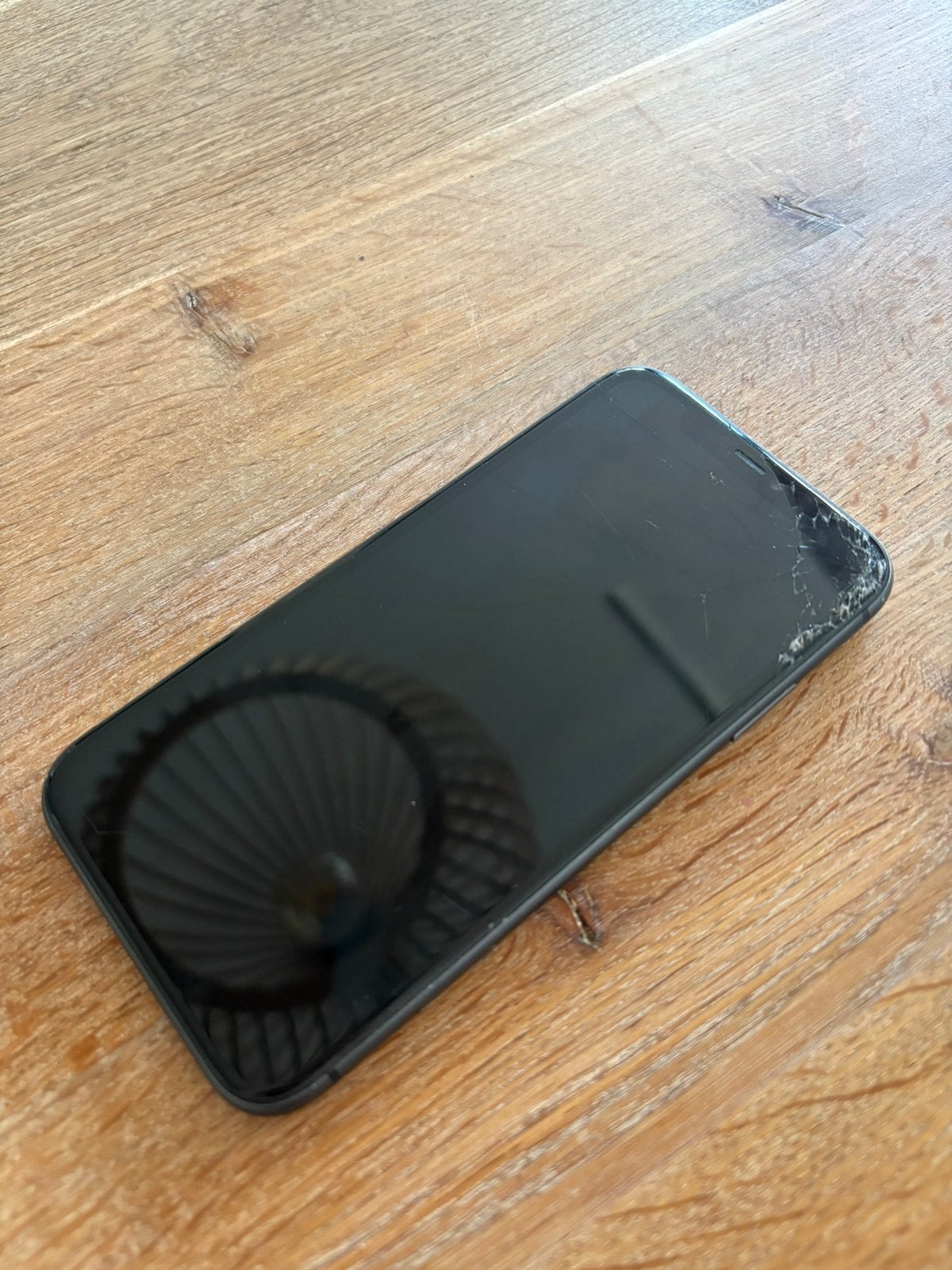 Iphone 11 met schade voorzijde, Telecommunicatie, Mobiele telefoons | Apple iPhone, Ophalen, Zwart, IPhone 11, 76 %