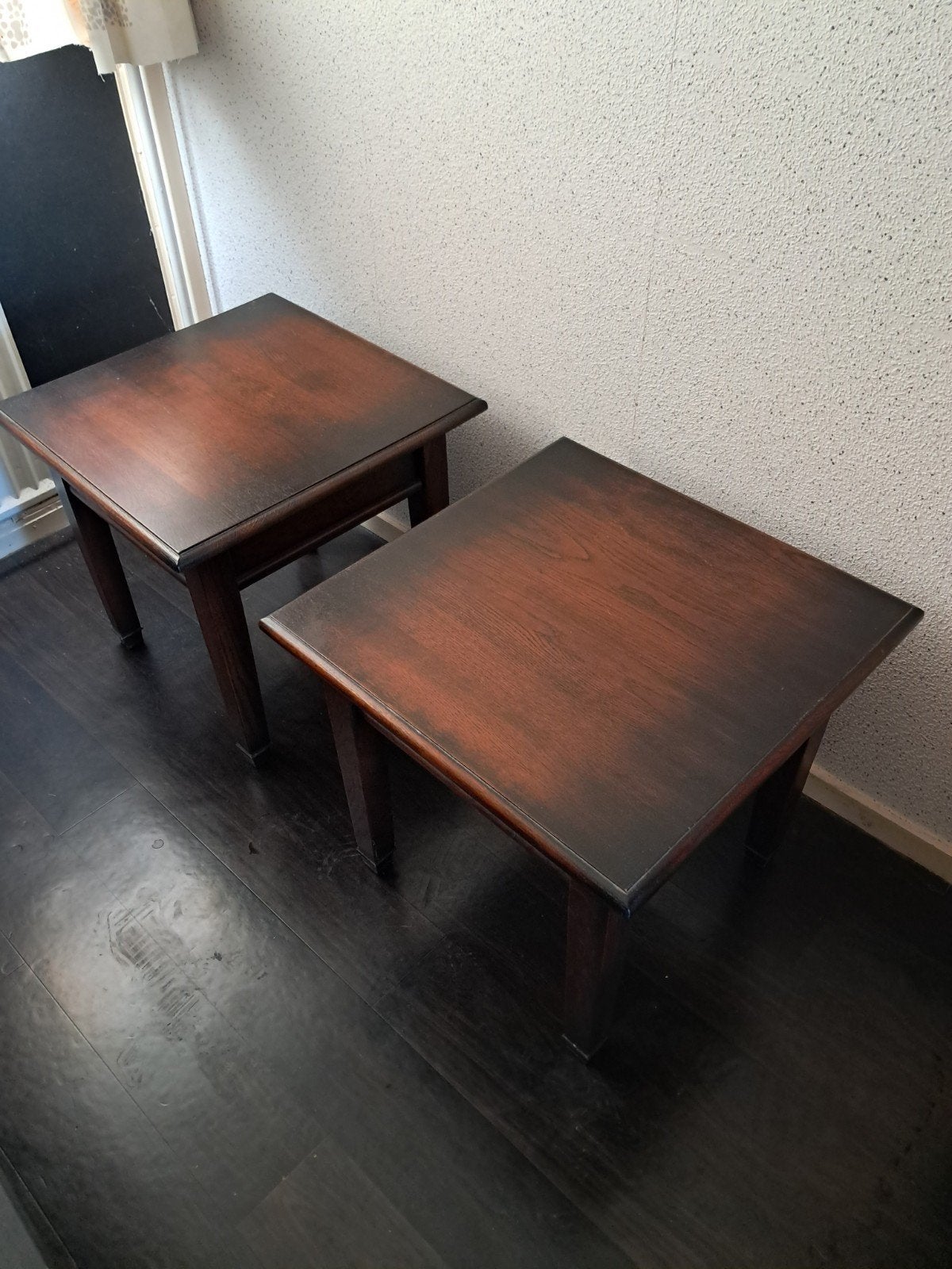 2 houten bijzettafels, Minder dan 55 cm, Gebruikt, Klassiek, Vierkant