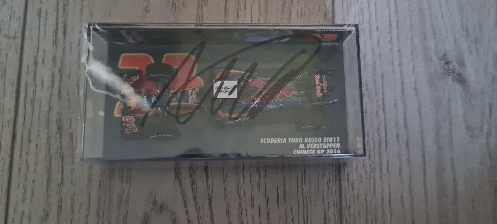 Max Verstappen STR11 Chinese GP 2016 met handtekening Max, Ophalen of Verzenden, Zo goed als nieuw, Auto, MiniChamps