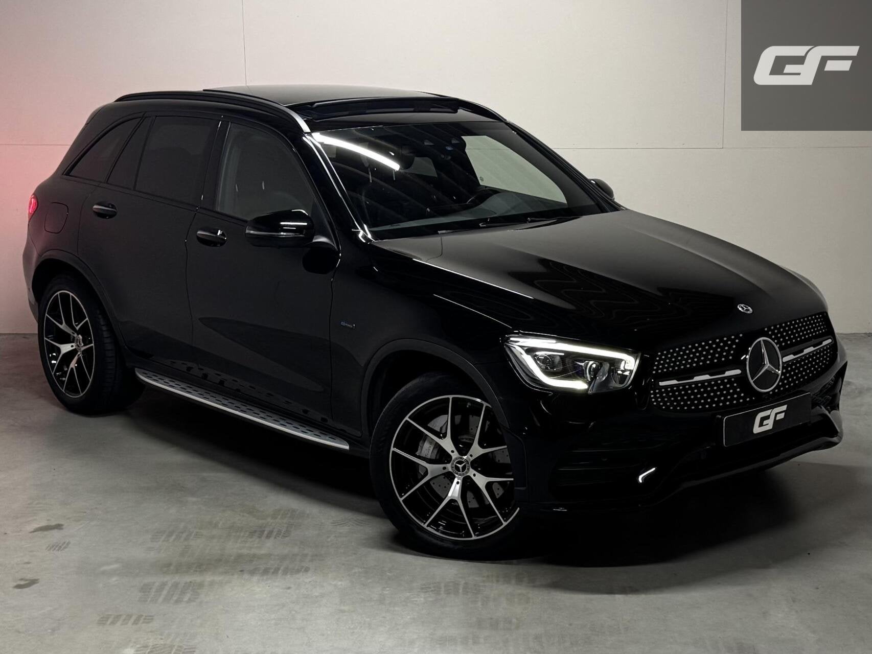 Mercedes GLC-klasse 300e 4MATIC AMG Pano Luchtvering Burmest, Auto's, Gebruikt, 4 cilinders, 320 pk, Leder en Stof