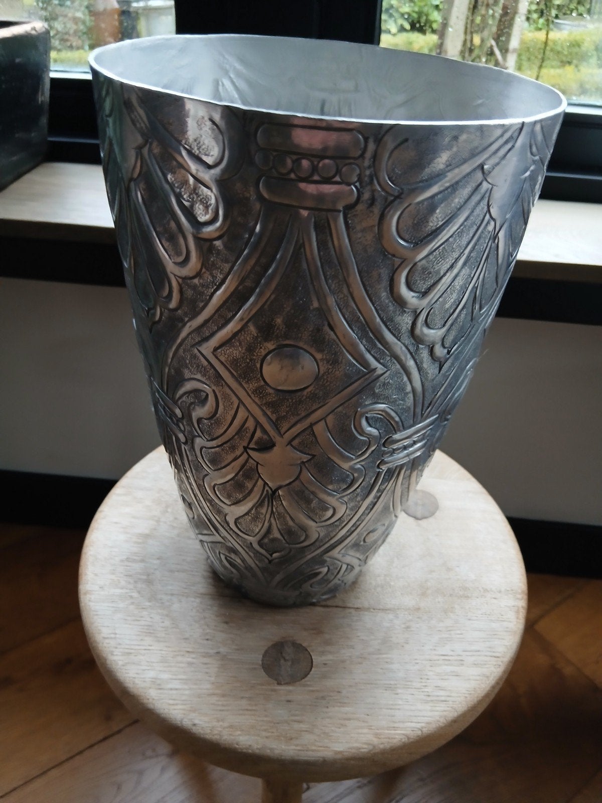 Metalen vaas., Rond, Ophalen of Verzenden, Metaal, Minder dan 40 cm