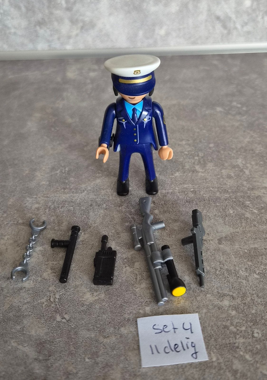Playmobil Politieagent met wapens en accessoires, Ophalen of Verzenden, Zo goed als nieuw, Los playmobil