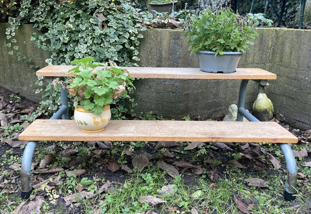 Brocante oude houten schoolbank / hout met metalen onderstel, Ophalen