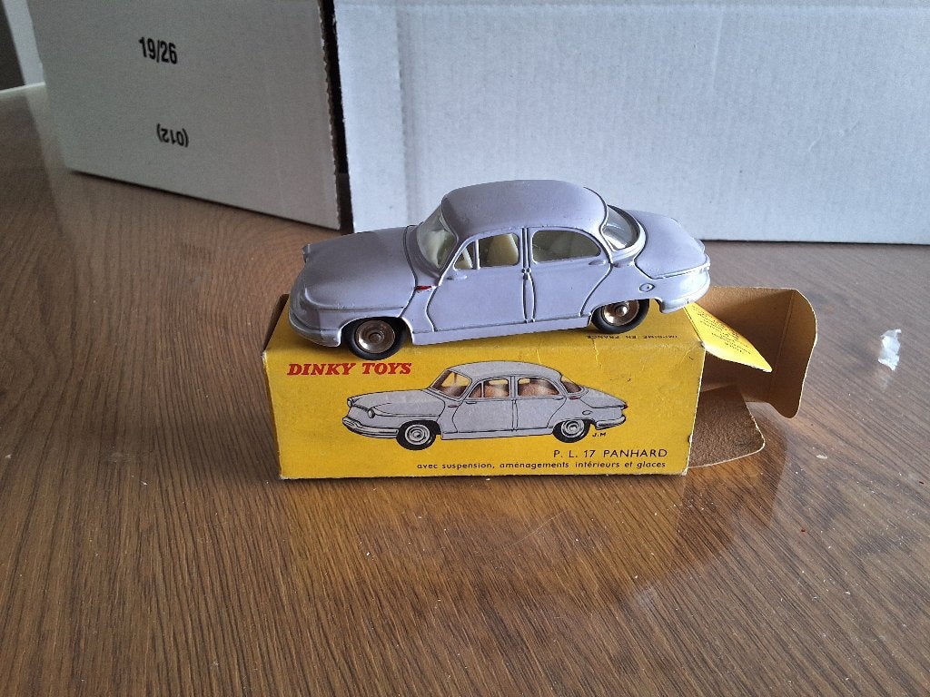 origineel dinky-toys 547 P.L. 17 Panhard, Hobby en Vrije tijd, Ophalen of Verzenden, Zo goed als nieuw, Auto, Dinky Toys