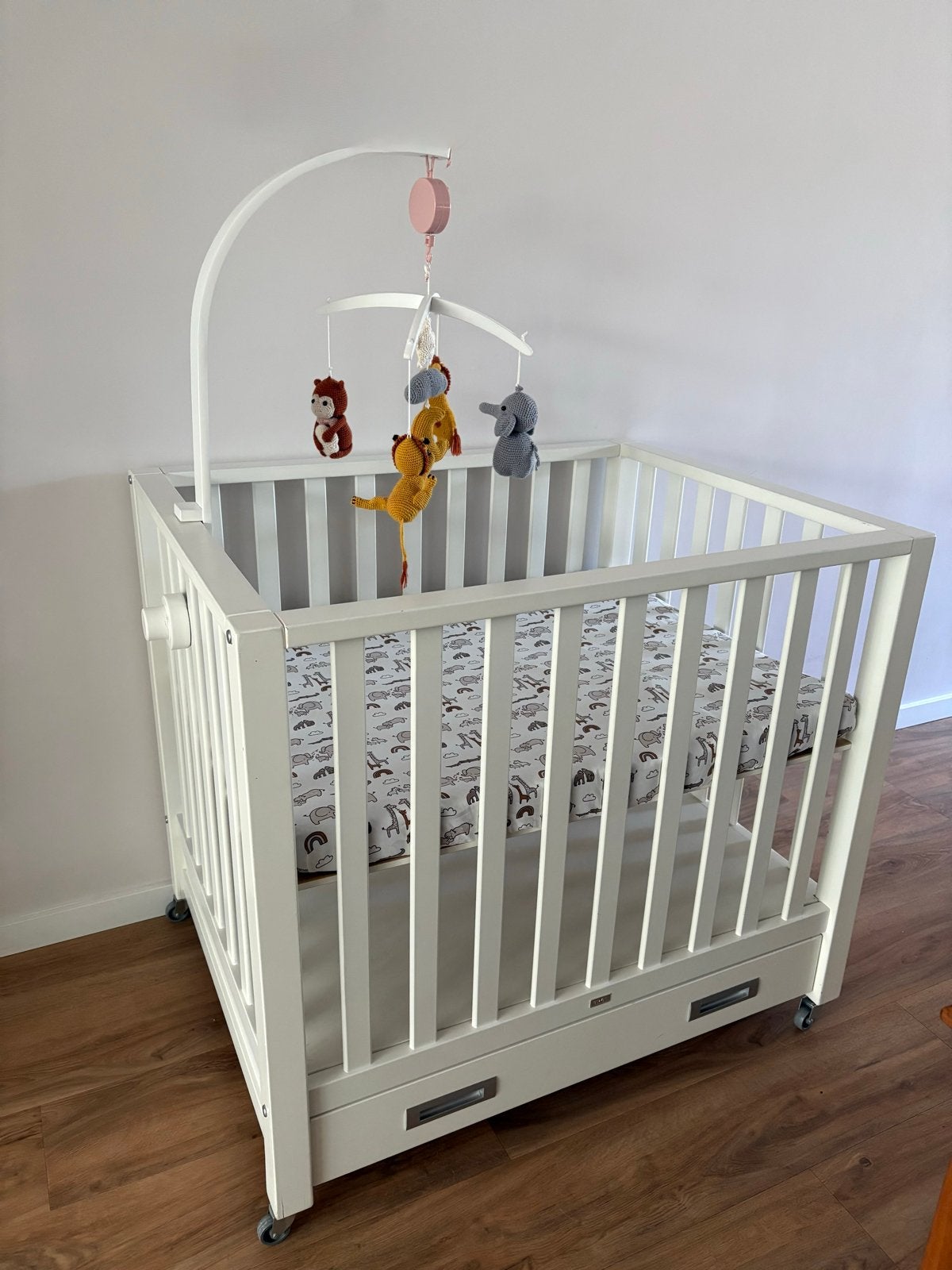 Witte box Lieke met lade, wieltjes, Kinderen en Baby's, Ophalen, Zo goed als nieuw, Vierkant, In hoogte verstelbaar