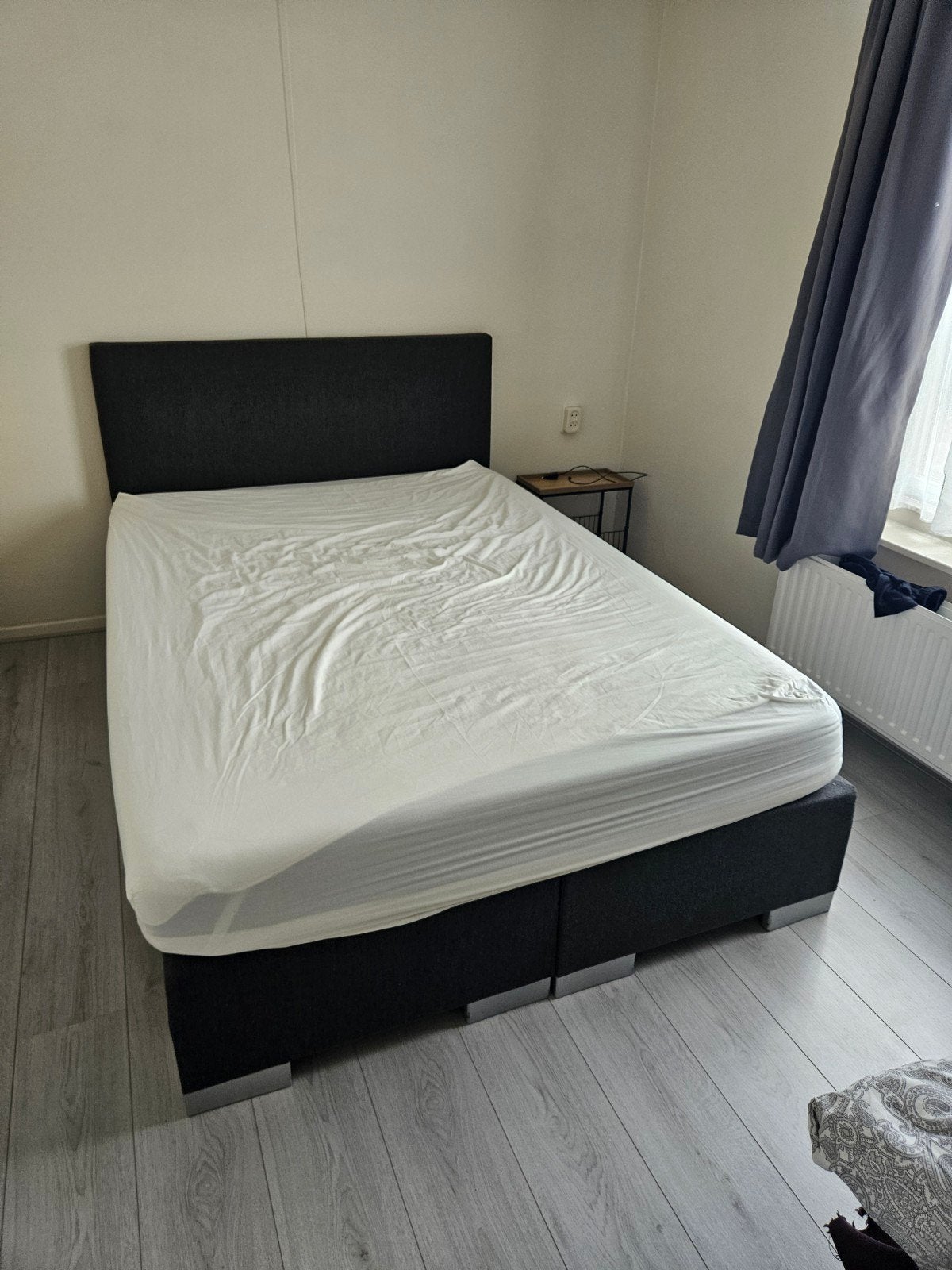 Tweepersoons boxspring met matras, Gebruikt, Tweepersoons, Grijs, 200 cm