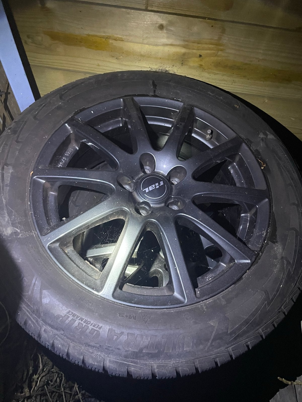 Winterbanden met zwarte velgen 17 inch Goodyear Ultragrip, Ophalen, Gebruikt