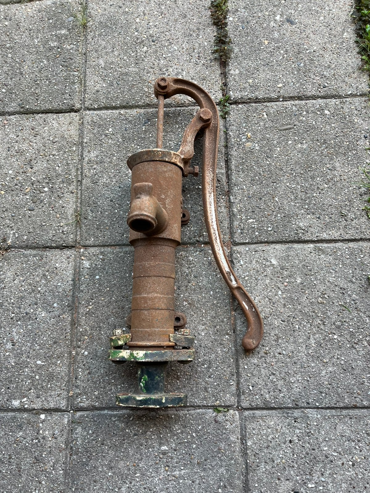 Oude antieke waterpomp voor decoratie op opknappen, Ophalen of Verzenden