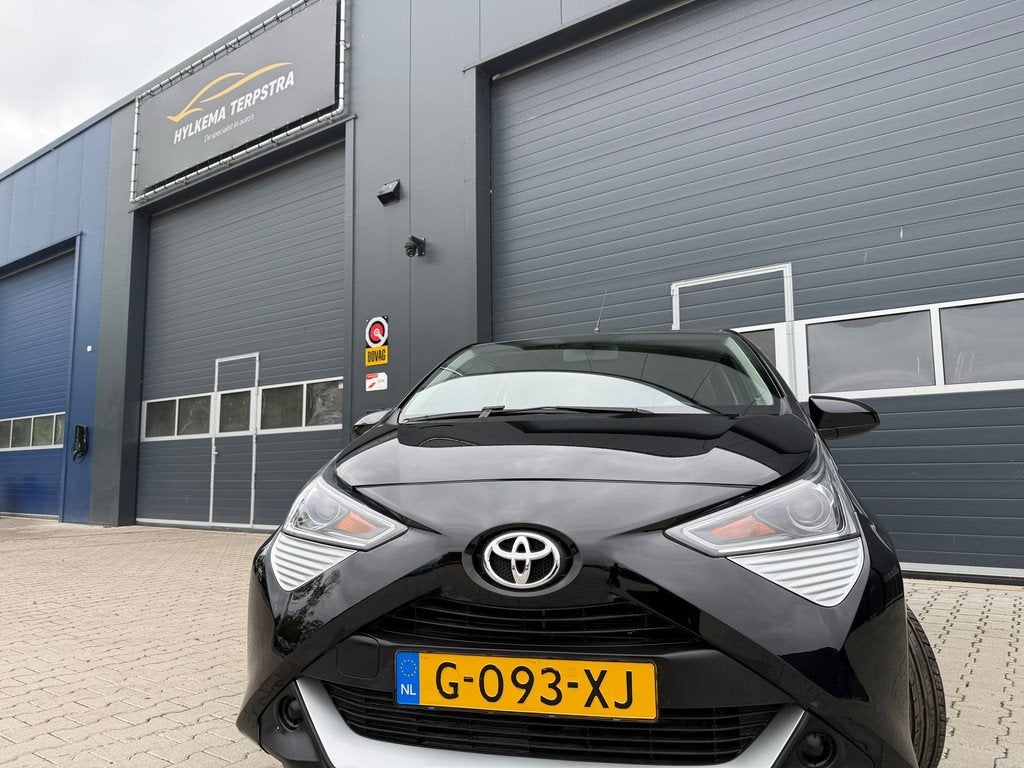 Toyota Aygo 1.0 VVT-i x-play CAMERA CARPLAY, Voorwielaandrijving, Stof, Gebruikt, Euro 6
