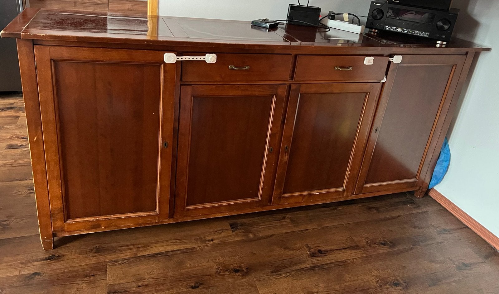 Massief houten dressoir met lades en deuren, Huis en Inrichting, Kasten | Dressoirs, Ophalen, Gebruikt, 200 cm of meer, 25 tot 50 cm