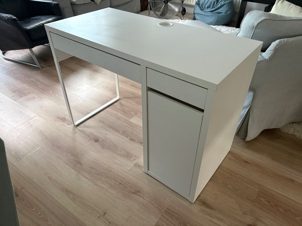 Micke kinderbureau, Huis en Inrichting, Bureaus, Ophalen, 105 cm, 50 cm, Zo goed als nieuw