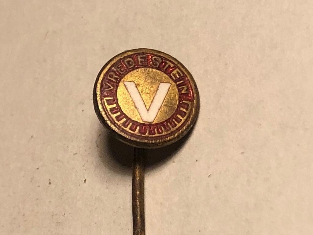 Emaille/Metalen VREDESTEIN BANDENMERK Speld., Verzamelen, Verzenden, Zo goed als nieuw, Transport, Speldje of Pin