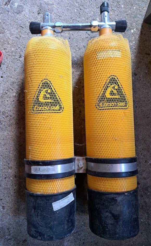 2x 7L Duikflessen met Koppelstuk Geel sub CRESSI Afgevuld, Watersport en Boten, Ophalen, Gebruikt, Duikfles