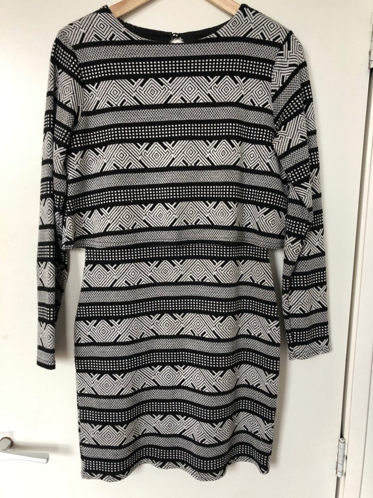 Mooi grijs jurkje van River Island - mt M, Maat 38/40 (M), Ophalen of Verzenden, Zo goed als nieuw, Grijs