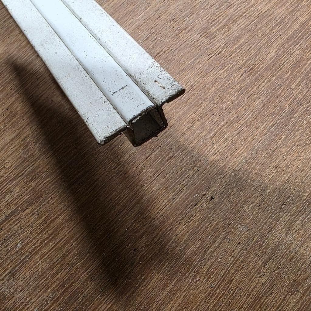 metalen omega profielen met kunststof afwerkrand voor wanden, Ophalen, Kunststof, Overige typen, Zo goed als nieuw