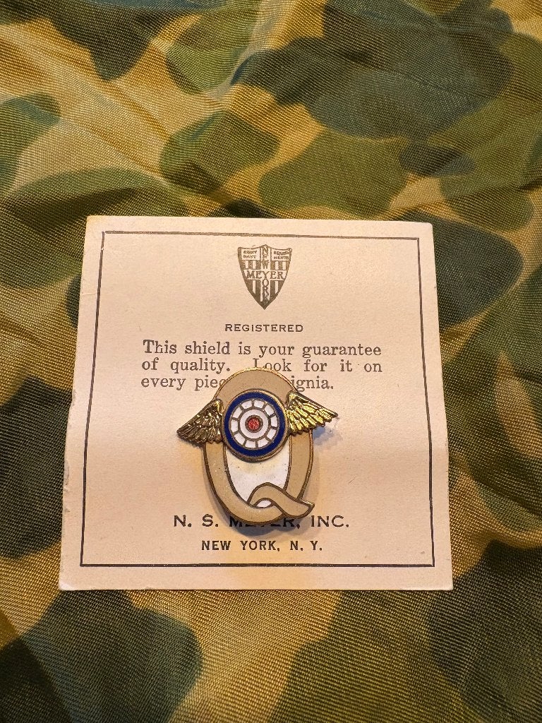 US Meyer DUI pin 116th Quartermaster regiment (1), Ophalen of Verzenden, Landmacht, Amerika, Embleem of Badge