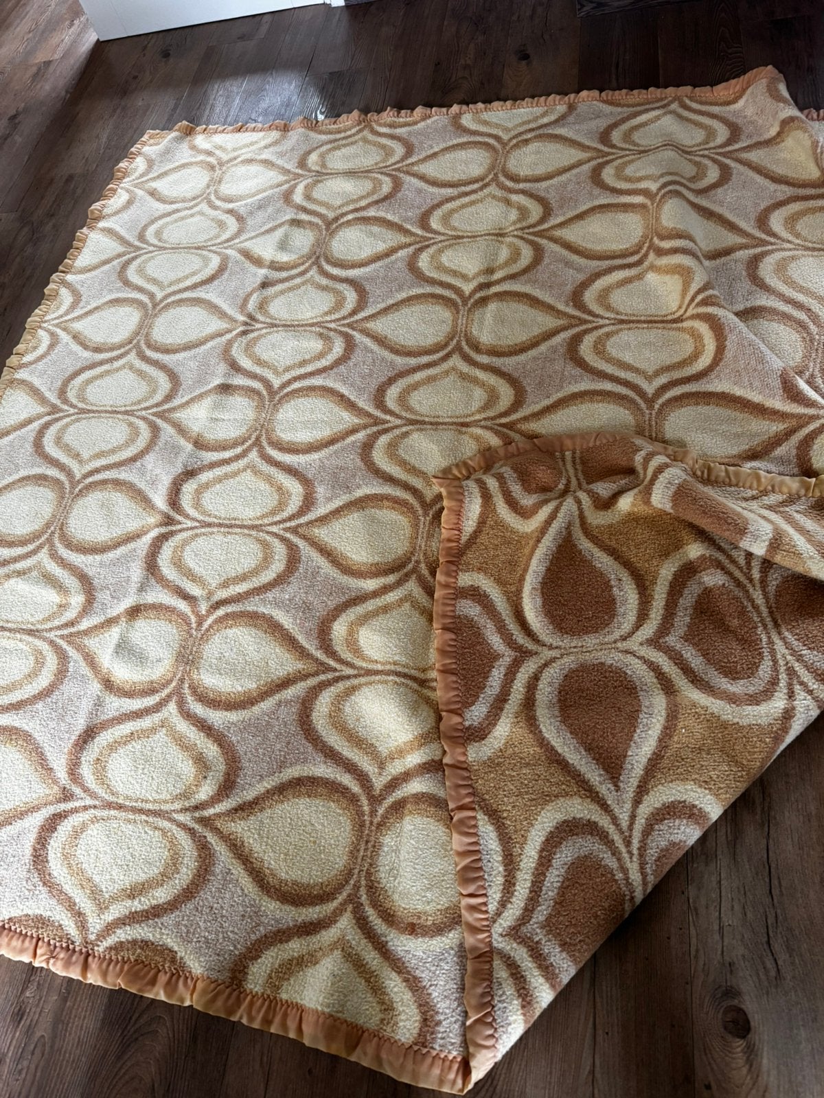 Vintage deken 230x210, Ophalen of Verzenden, Gebruikt, Woondeken, Geel