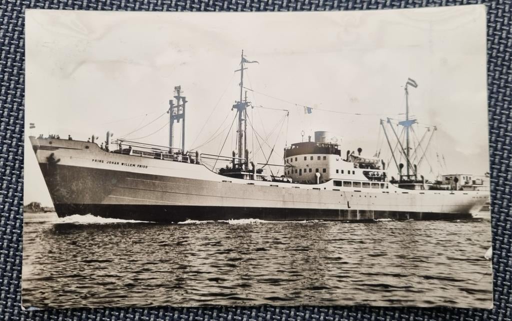 Ansichtkaart M.S. ' PRINS JOHAN WILLEM FRISO' 1948, Verzamelen, Scheepvaart, Ophalen of Verzenden, Gebruikt, Motorboot, Kaart, Foto of Prent