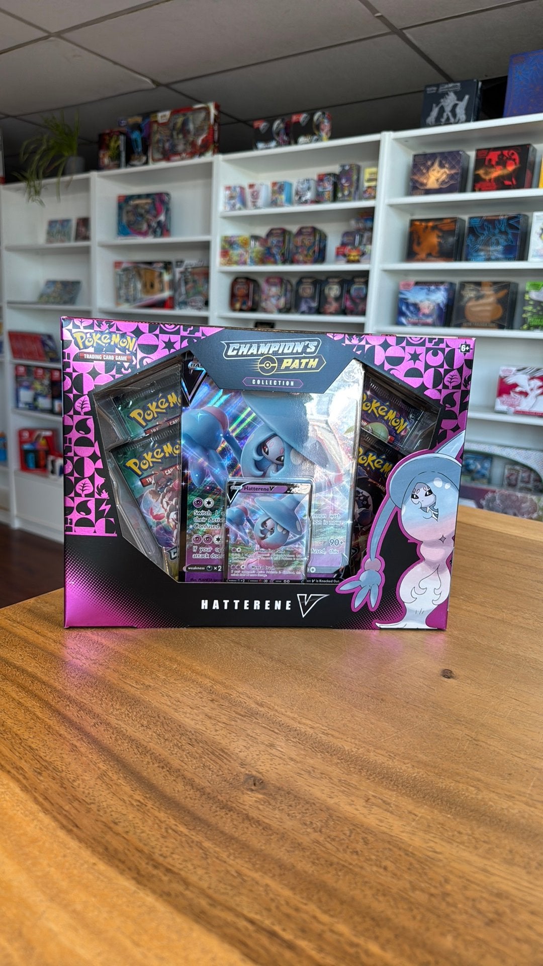 Pokémon Champion's Path Hatterene V collection, Ophalen of Verzenden, Zo goed als nieuw, Foil