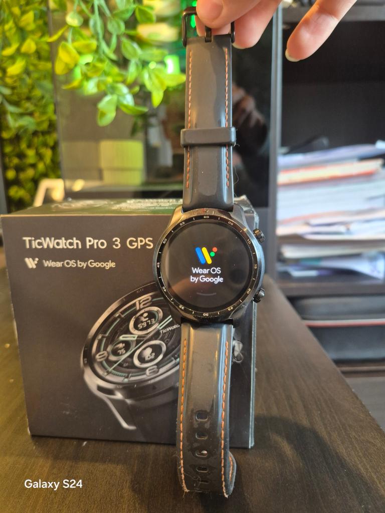 ticwatch pro 3 gps -goedkoop, Zwart, Ophalen of Verzenden, Zo goed als nieuw, Waterdicht