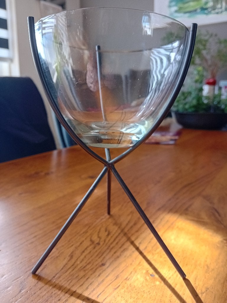 Glazen windlicht op metalen driepoot voor waxine lichtje, Windlicht, Ophalen of Verzenden, 18 cm, Glas