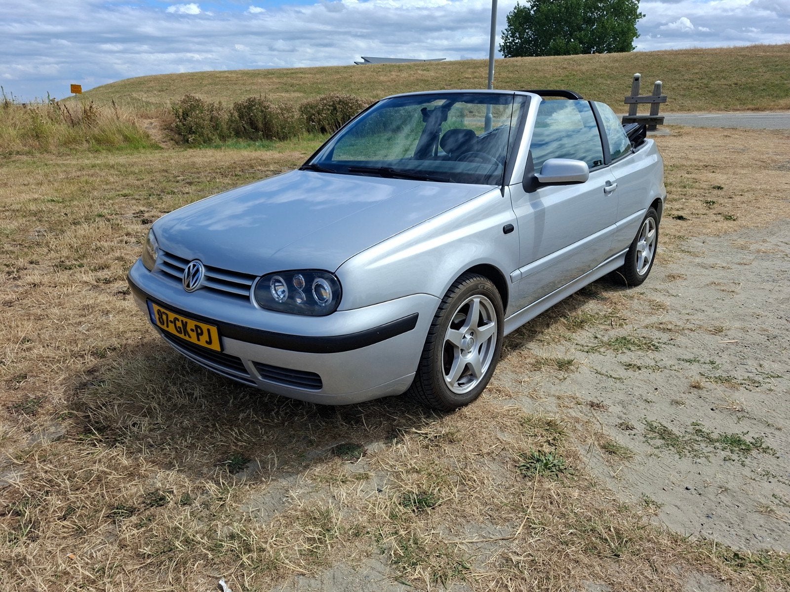 Volkswagen Golf 1.8 Cabriolet 55KW 2001 Grijs, Auto's, Stof, 74 pk, Cabriolet, 4 stoelen