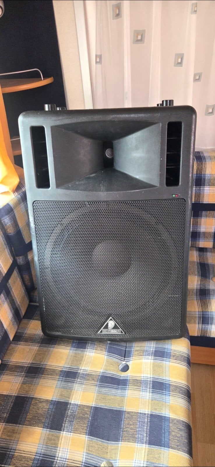 Behringer Ultrawave B300 2-weg 300W actieve luidspreker, Ophalen of Verzenden, Gebruikt