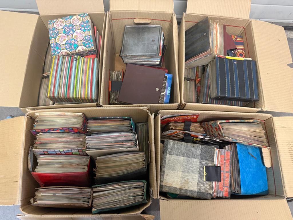 Verzameling van +/- 2250 stuks 7 inch vinyl singels 45 RPM, Ophalen, 7 inch, Single, Zo goed als nieuw