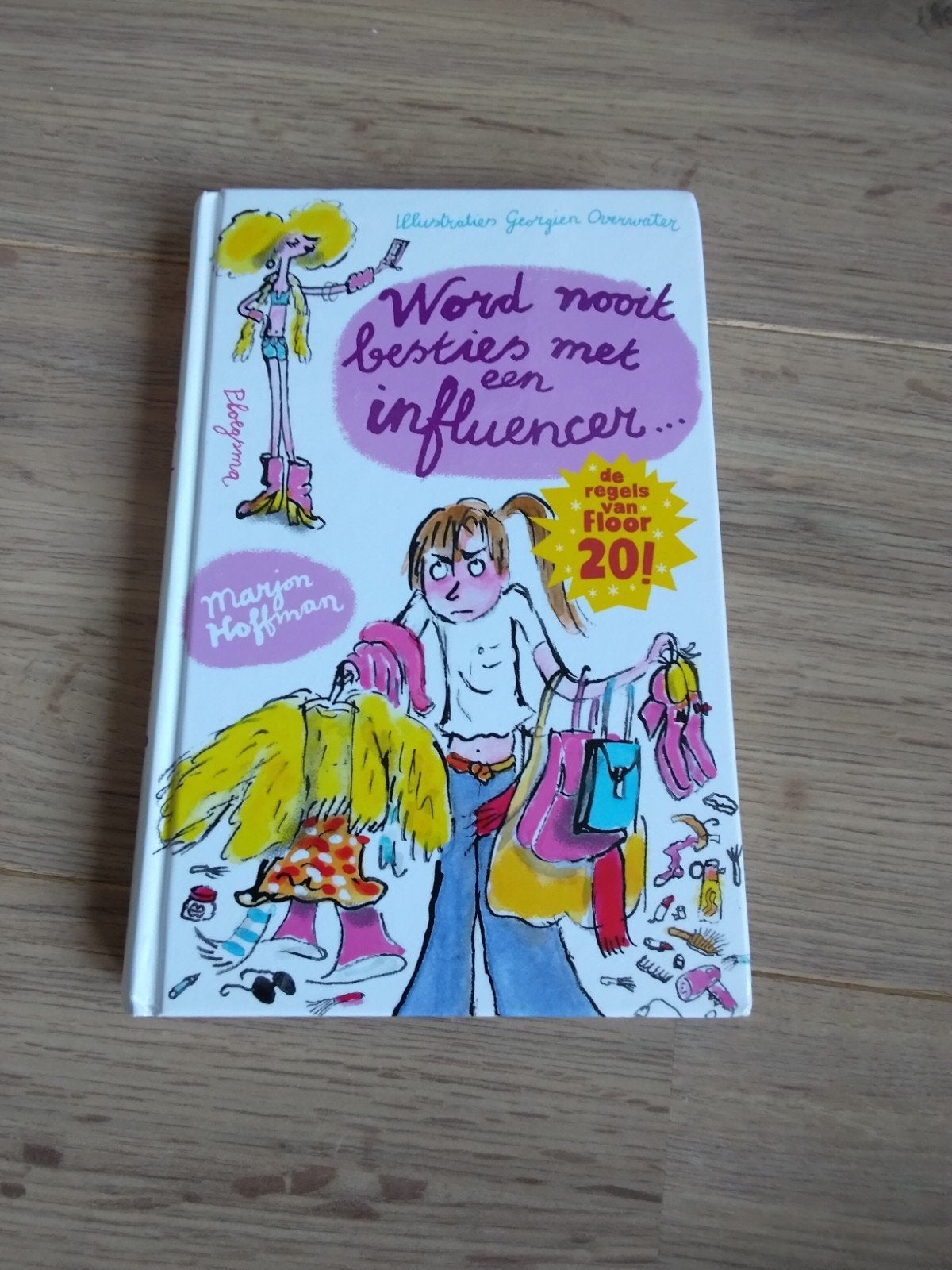 Word nooit besties met een influencer - Marjon Hoffman, Ophalen of Verzenden, Zo goed als nieuw, Marjon Hoffman, Fictie