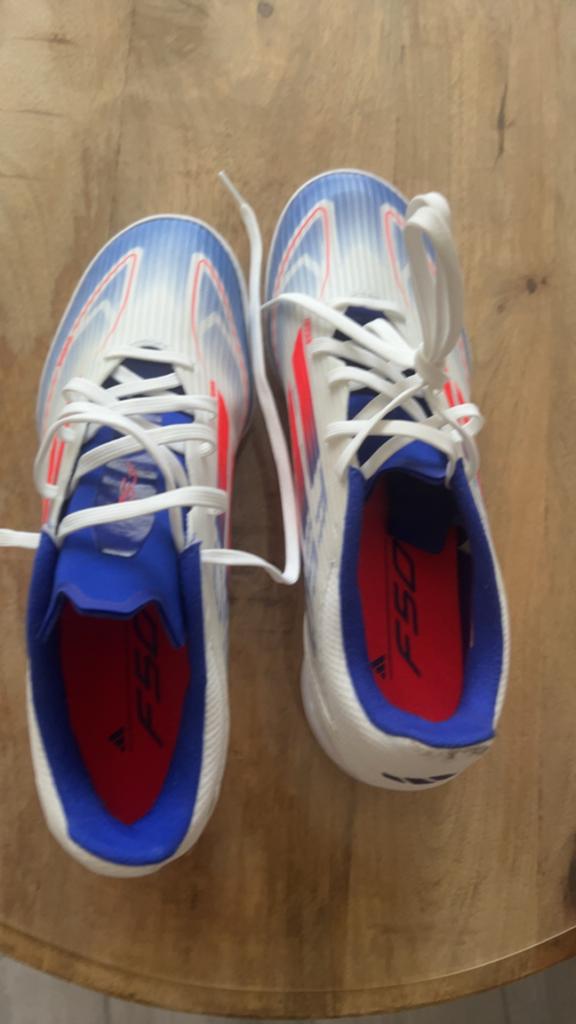 Nieuwe F50 voetbalschoenen - te klein gekocht, Ophalen of Verzenden, Nieuw, Schoenen