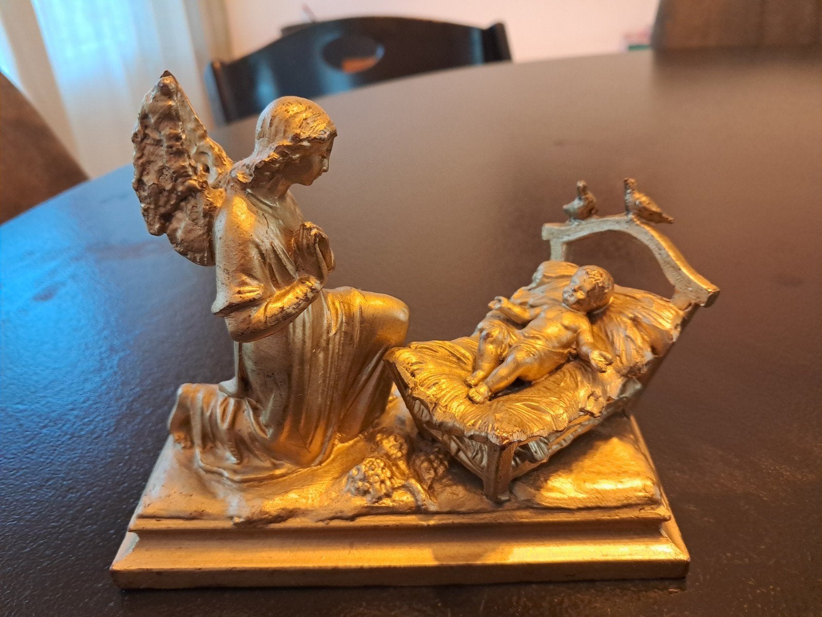Bronze? Heilige beeldje,  engel bij kribbe jezus, Antiek en Kunst, Ophalen of Verzenden