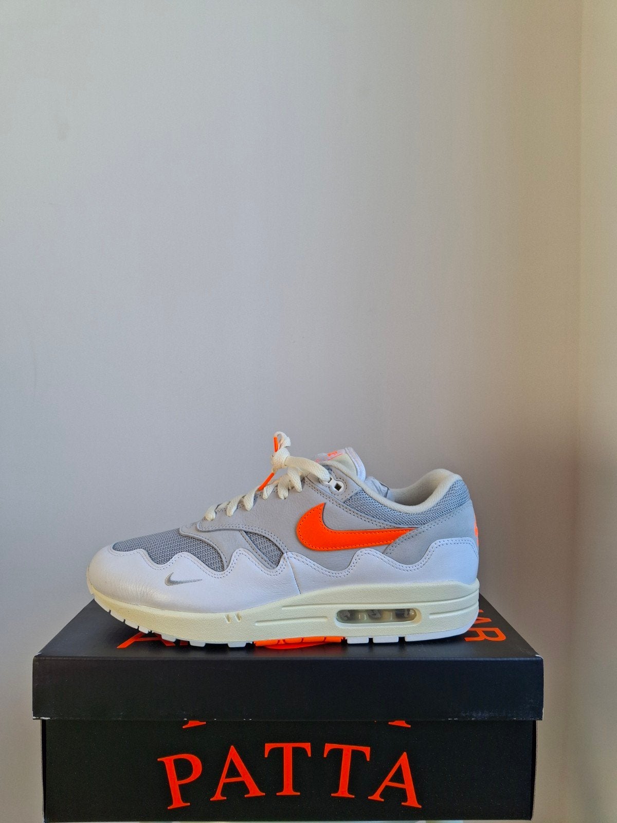 Nike Air Max 1 Patta Waves 'White Hyper Crimson', Kleding | Heren, Schoenen, Ophalen, Nieuw, Wit, Nike air max 1