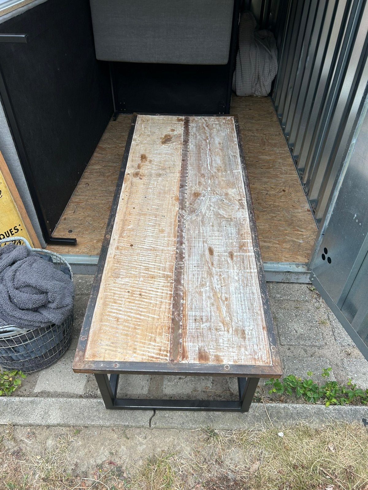 Salontafel oud hout met ijzeren onderstel industrieel, Ophalen, 100 tot 150 cm, 50 tot 100 cm, Zo goed als nieuw