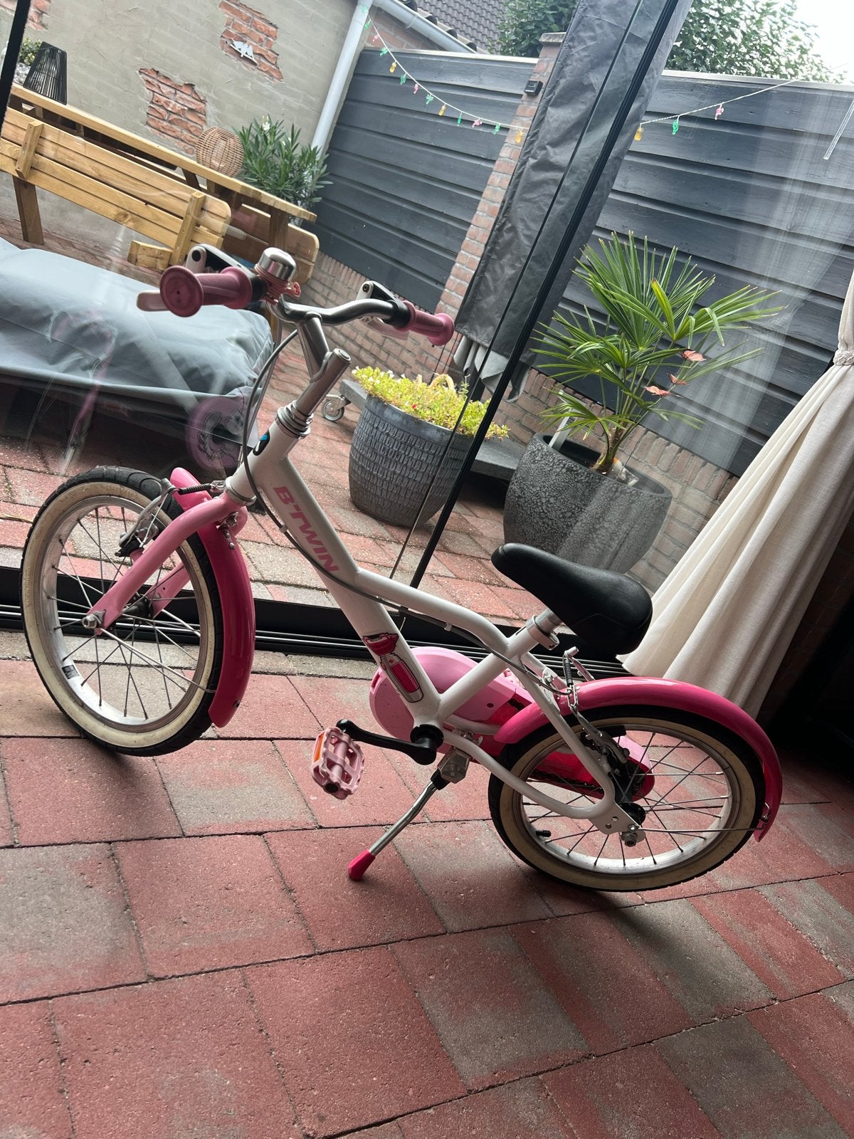 B'Twin meisjes fiets te koop 16 inch, Ophalen of Verzenden, Gebruikt, Velgrem, 16 tot 20 inch