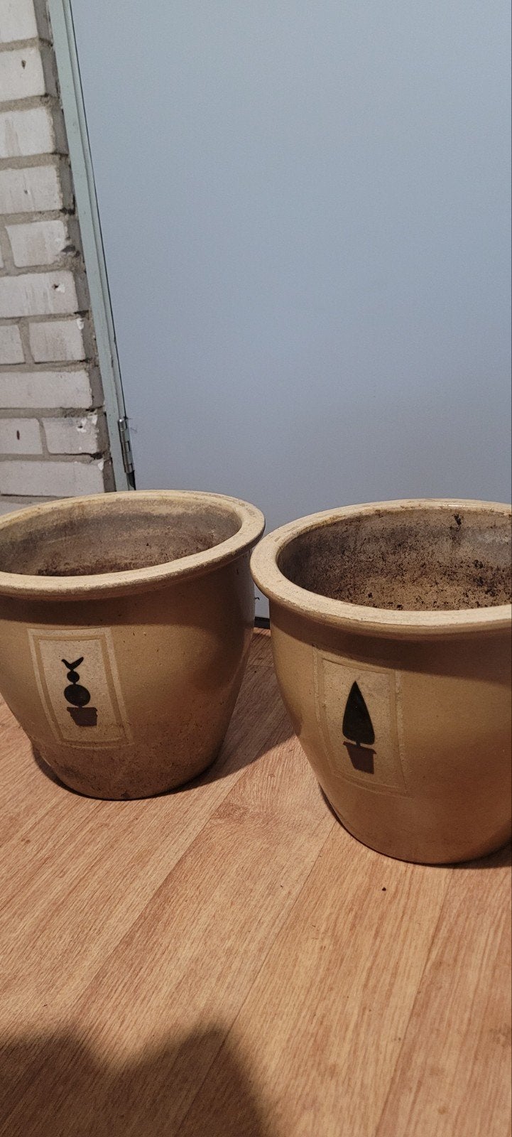 2 Grote  bloempotten, 25 tot 40 cm, Rond, Ophalen of Verzenden, Zo goed als nieuw