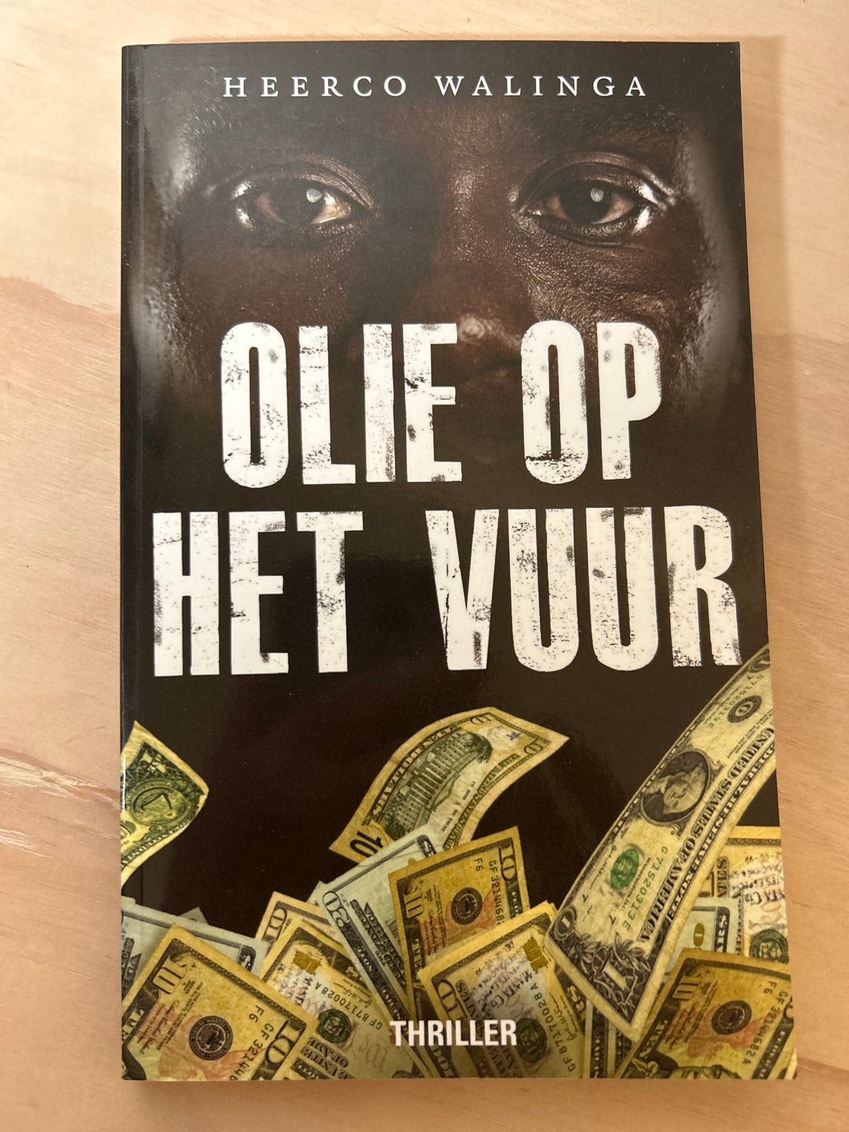 Olie op het Vuur - Heerco Walinga (Thriller), Boeken, Ophalen of Verzenden, Zo goed als nieuw