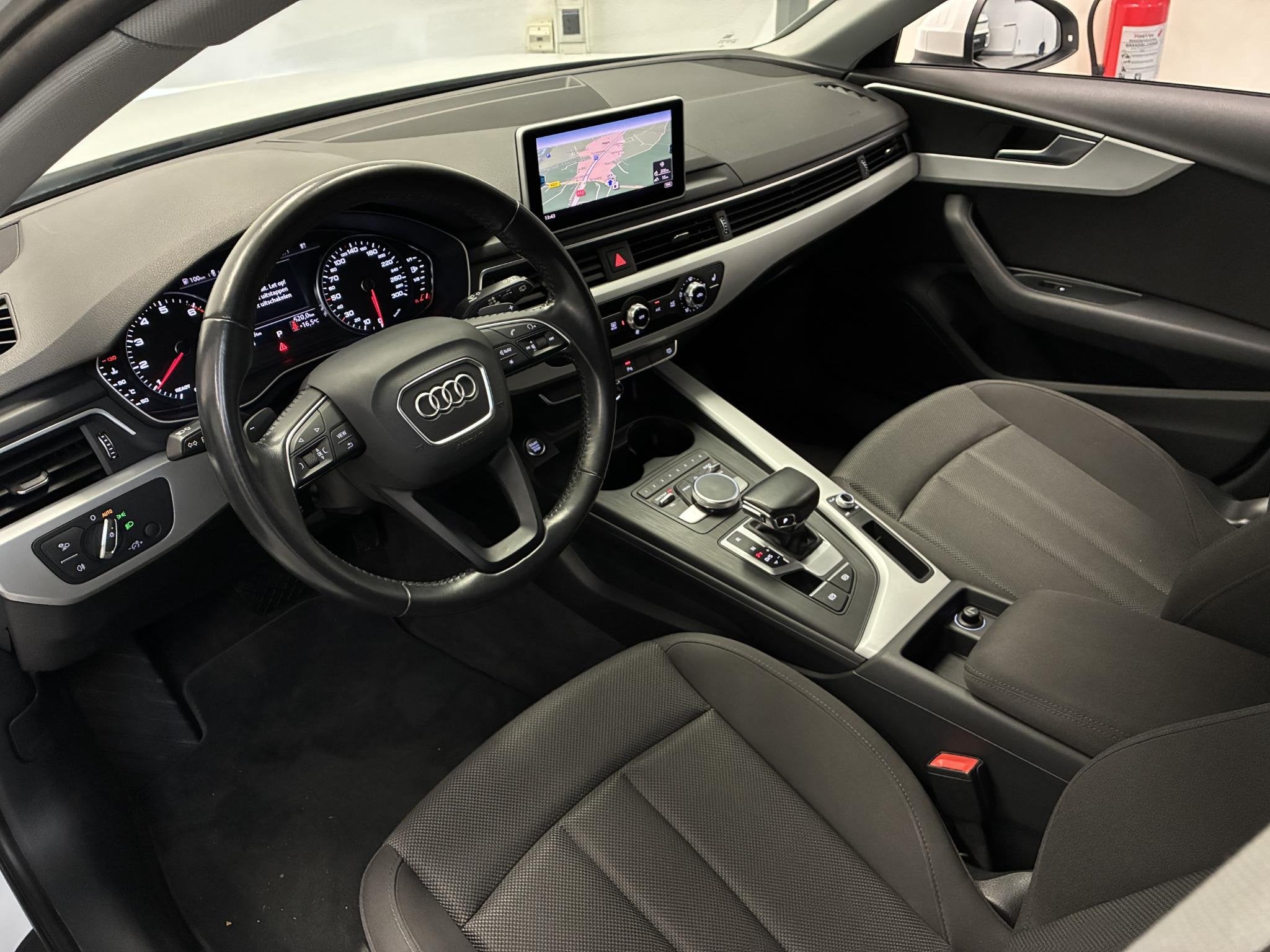 Audi A4 Avant 1.4 TFSI Sport S line black edition | PDC | NA, Auto's, Dealer onderhouden, Stof, Gebruikt, 4 cilinders