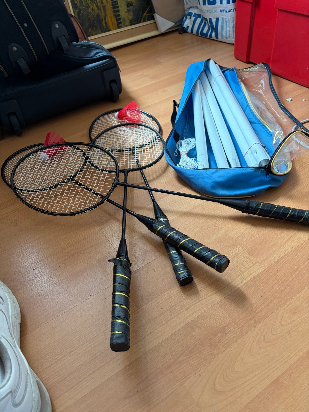 Badminton set met 4 rackets, net en shuttle, Ophalen of Verzenden, Gebruikt, Racket(s)