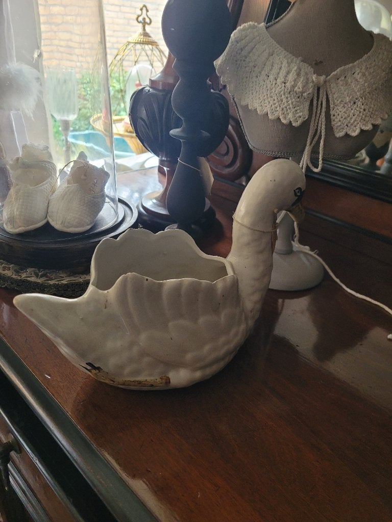 Vintage bloempot in de vorm van een zwaan, Tuin en Terras, Heikant 21 Kaatsheuvel, Belle Vieille Brocante, Binnen, Ophalen of Verzenden